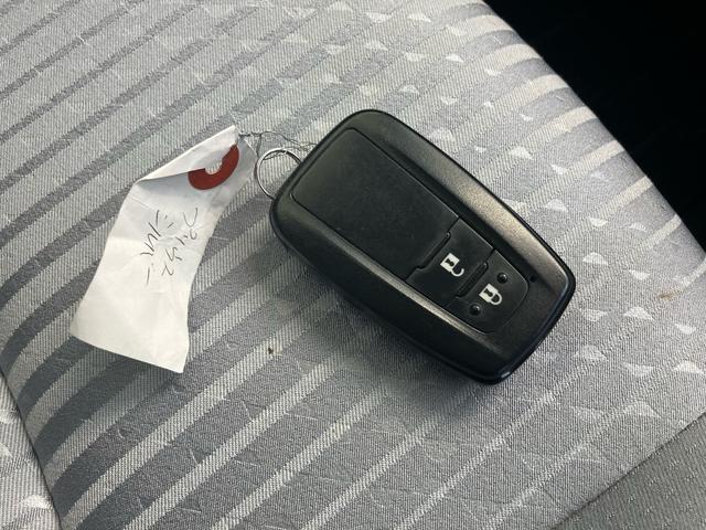 プリウス Ｓ　セーフティセンス　純正ナビテレビ　バックカメラ　ＥＴＣ　ＬＥＤヘッドライト　スマートキー　プッシュスタート　４ＷＤ　エアコン　盗難防止システム　衝突安全ボディ　アイドリングストップ（23枚目）