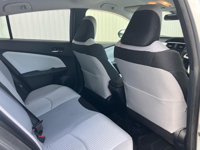 プリウス Ｓ　セーフティセンス　純正ナビテレビ　バックカメラ　ＥＴＣ　ＬＥＤヘッドライト　スマートキー　プッシュスタート　４ＷＤ　エアコン　盗難防止システム　衝突安全ボディ　アイドリングストップ（24枚目）