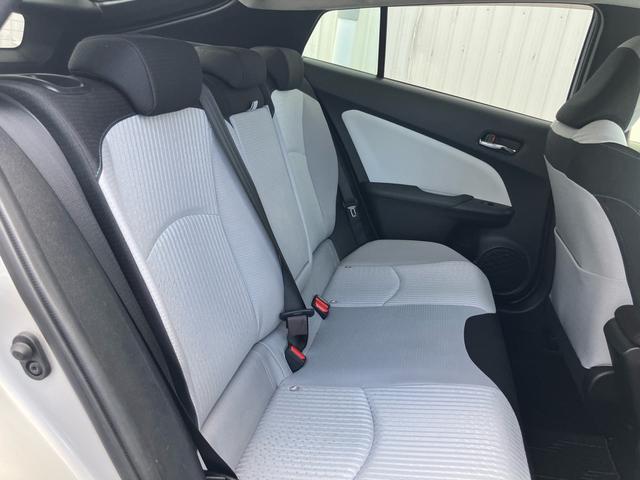 プリウス Ｓ　セーフティセンス　純正ナビテレビ　バックカメラ　ＥＴＣ　ＬＥＤヘッドライト　スマートキー　プッシュスタート　４ＷＤ　エアコン　盗難防止システム　衝突安全ボディ　アイドリングストップ（25枚目）