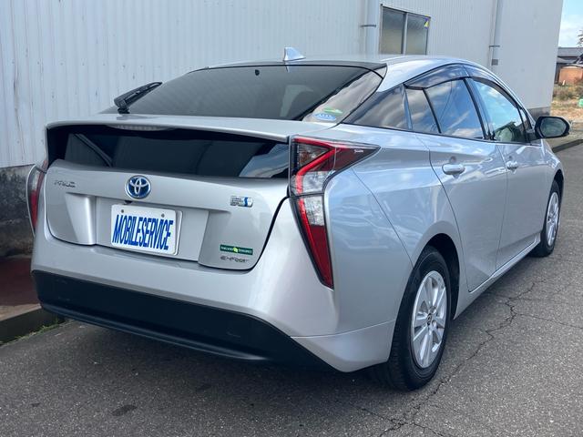 プリウス Ｓ　セーフティセンス　純正ナビテレビ　バックカメラ　ＥＴＣ　ＬＥＤヘッドライト　スマートキー　プッシュスタート　４ＷＤ　エアコン　盗難防止システム　衝突安全ボディ　アイドリングストップ（26枚目）