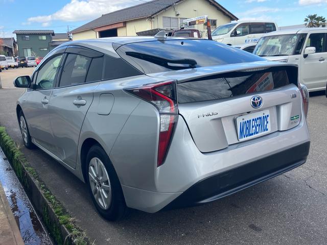 プリウス Ｓ　セーフティセンス　純正ナビテレビ　バックカメラ　ＥＴＣ　ＬＥＤヘッドライト　スマートキー　プッシュスタート　４ＷＤ　エアコン　盗難防止システム　衝突安全ボディ　アイドリングストップ（27枚目）