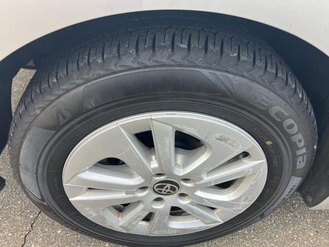 プリウス Ｓ　セーフティセンス　純正ナビテレビ　バックカメラ　ＥＴＣ　ＬＥＤヘッドライト　スマートキー　プッシュスタート　４ＷＤ　エアコン　盗難防止システム　衝突安全ボディ　アイドリングストップ（38枚目）