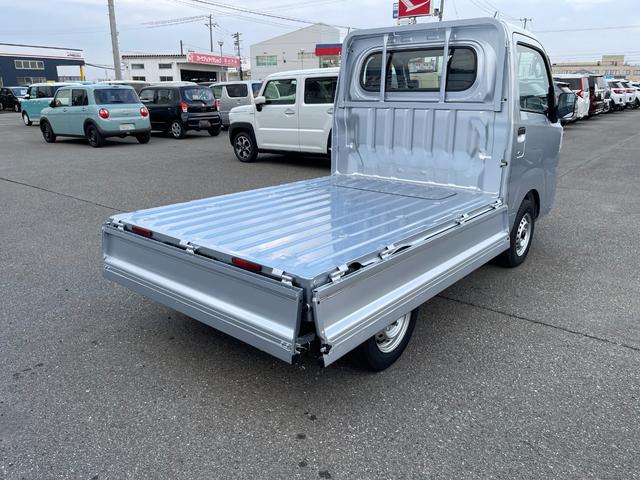 ハイゼットトラック スタンダード 3方開 4WD CVT 衝突被害軽減ブレーキ FM/AMラジオ 横滑り防止 アイドリングストップ クリアランスソナー エアコン ライトレベライザー オートマチックハイビーム レーンキープアシスト(14枚目)