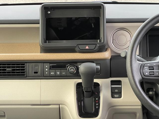 N-BOX ベースグレード 4WD 衝突被害軽減ブレーキ 左側電動スライドドア バックカメラ クリアランスソナー レーンアシスト シートヒーター スマートキー オートマチックハイビーム アイドリングストップ 盗難防止 横滑り防止(52枚目)