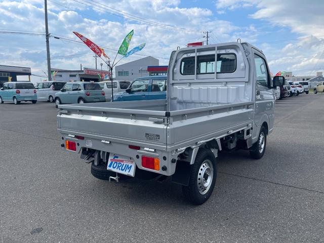 キャリイトラック KCエアコン・パワステ スズキセーフティサポート非装着車 3方開 4WD 5MT キーレス クリアランスソナー 横滑り防止 アイドリングストップ Wエアバッグ パワーウインドウ エアコン パワステ ABS ライトレベライザー(7枚目)