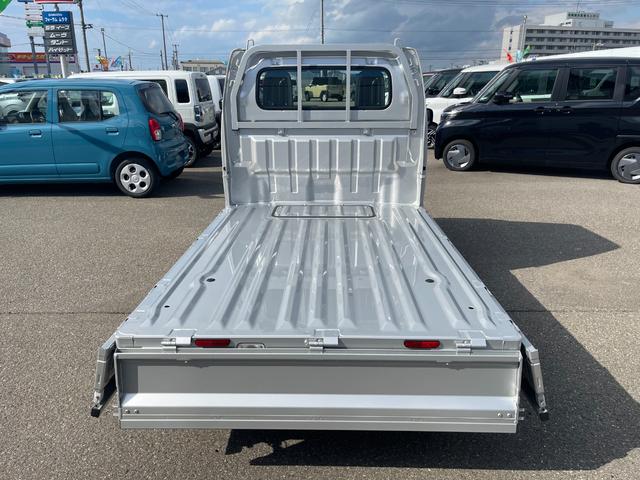 キャリイトラック KCエアコン・パワステ スズキセーフティサポート非装着車 3方開 4WD 5MT キーレス クリアランスソナー 横滑り防止 アイドリングストップ Wエアバッグ パワーウインドウ エアコン パワステ ABS ライトレベライザー(11枚目)