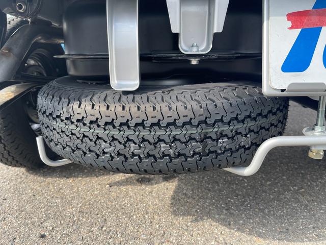 キャリイトラック KCエアコン・パワステ スズキセーフティサポート非装着車 3方開 4WD 5MT キーレス クリアランスソナー 横滑り防止 アイドリングストップ Wエアバッグ パワーウインドウ エアコン パワステ ABS ライトレベライザー(15枚目)