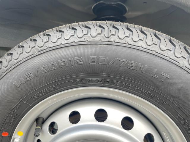 キャリイトラック KCエアコン・パワステ スズキセーフティサポート非装着車 3方開 4WD 5MT キーレス クリアランスソナー 横滑り防止 アイドリングストップ Wエアバッグ パワーウインドウ エアコン パワステ ABS ライトレベライザー(16枚目)