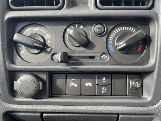キャリイトラック KCエアコン・パワステ スズキセーフティサポート非装着車 3方開 4WD 5MT キーレス クリアランスソナー 横滑り防止 アイドリングストップ Wエアバッグ パワーウインドウ エアコン パワステ ABS ライトレベライザー(24枚目)