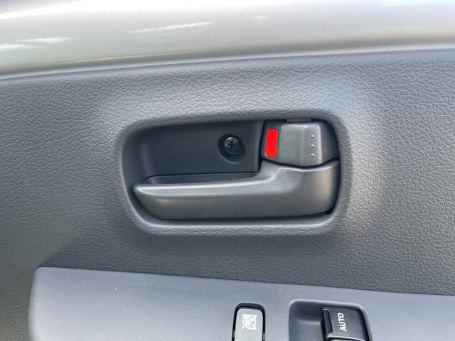 キャリイトラック KCエアコン・パワステ スズキセーフティサポート非装着車 3方開 4WD 5MT キーレス クリアランスソナー 横滑り防止 アイドリングストップ Wエアバッグ パワーウインドウ エアコン パワステ ABS ライトレベライザー(32枚目)