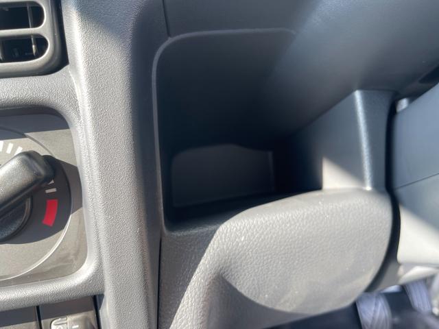 キャリイトラック KCエアコン・パワステ スズキセーフティサポート非装着車 3方開 4WD 5MT キーレス クリアランスソナー 横滑り防止 アイドリングストップ Wエアバッグ パワーウインドウ エアコン パワステ ABS ライトレベライザー(34枚目)