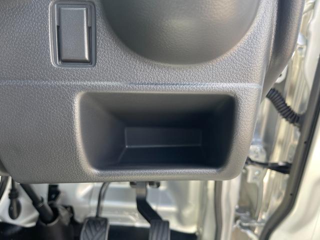 キャリイトラック KCエアコン・パワステ スズキセーフティサポート非装着車 3方開 4WD 5MT キーレス クリアランスソナー 横滑り防止 アイドリングストップ Wエアバッグ パワーウインドウ エアコン パワステ ABS ライトレベライザー(37枚目)