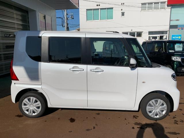 タント Ｘ　４ＷＤ　両側スライド／片側電動ドア　バックカメラ　オートエアコン　オートブレーキホールド機能　電動パーキングブレーキ　シートヒーター　プッシュスタート　クリアランスソナー　アイドリングストップ（5枚目）