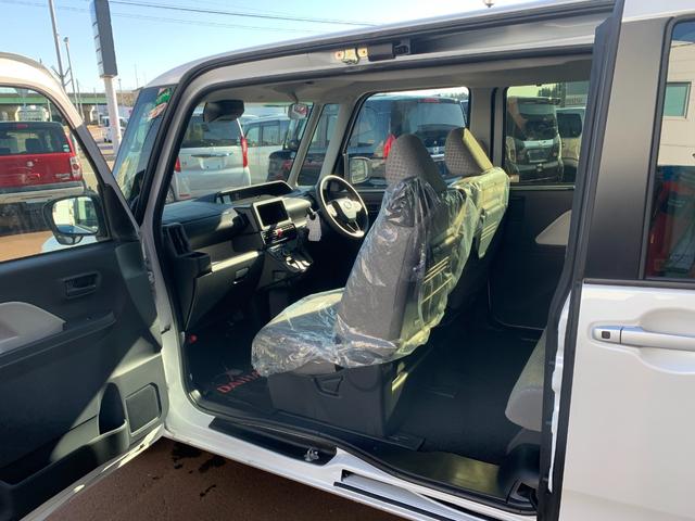 タント Ｘ　４ＷＤ　両側スライド／片側電動ドア　バックカメラ　オートエアコン　オートブレーキホールド機能　電動パーキングブレーキ　シートヒーター　プッシュスタート　クリアランスソナー　アイドリングストップ（8枚目）