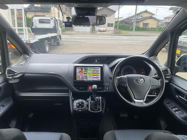 ヴォクシー ＺＳ　煌ＩＩ　２ＷＤ　純正ＴＶナビ　バックカメラ　後席フリップダウンモニター　トヨタセーフティセンス　両側パワースライドドア　ＥＴＣ　ドライブレコーダー　走行距離７万ｋｍ台　フォグライト　純正アルミホイール（2枚目）