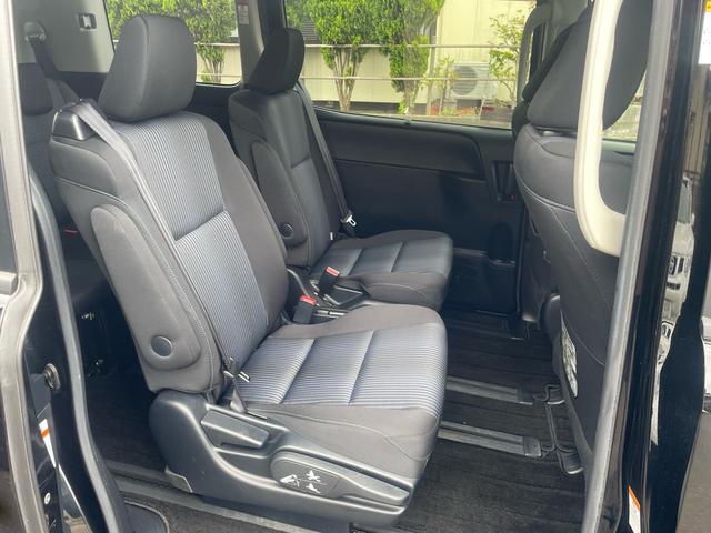 ヴォクシー ＺＳ　煌ＩＩ　２ＷＤ　純正ＴＶナビ　バックカメラ　後席フリップダウンモニター　トヨタセーフティセンス　両側パワースライドドア　ＥＴＣ　ドライブレコーダー　走行距離７万ｋｍ台　フォグライト　純正アルミホイール（4枚目）