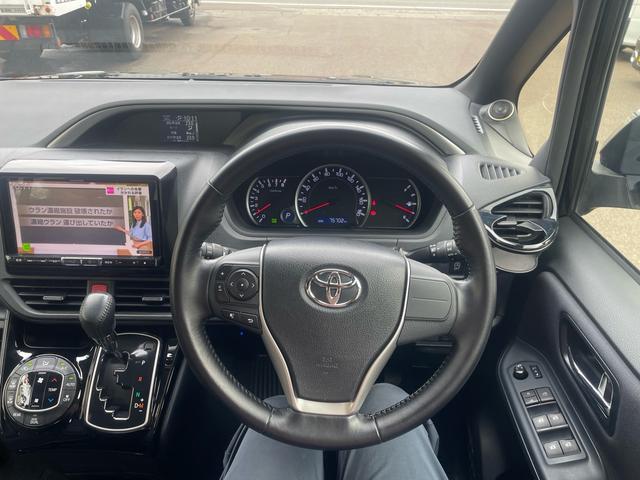 ヴォクシー ＺＳ　煌ＩＩ　２ＷＤ　純正ＴＶナビ　バックカメラ　後席フリップダウンモニター　トヨタセーフティセンス　両側パワースライドドア　ＥＴＣ　ドライブレコーダー　走行距離７万ｋｍ台　フォグライト　純正アルミホイール（8枚目）