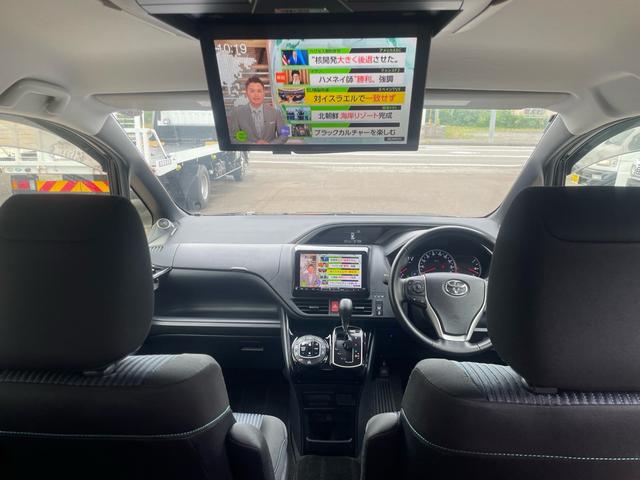 ヴォクシー ＺＳ　煌ＩＩ　２ＷＤ　純正ＴＶナビ　バックカメラ　後席フリップダウンモニター　トヨタセーフティセンス　両側パワースライドドア　ＥＴＣ　ドライブレコーダー　走行距離７万ｋｍ台　フォグライト　純正アルミホイール（15枚目）