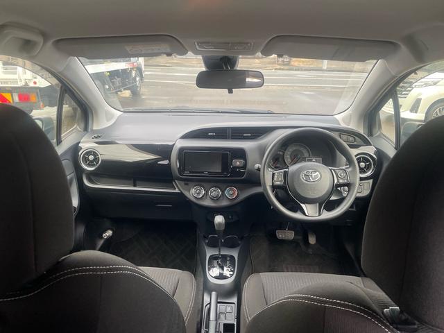 ヴィッツ Ｆ　セーフティーエディションＩＩＩ　４ＷＤ　地デジＴＶナビ　プッシュボタンスタート　スマートキー　アルミホイール　ステアリングスイッチ　トヨタセーフティセンス　ＬＥＤヘッドライト　フォグライト　電動格納ミラー　Ｂｌｕｅｔｏｏｔｈ（2枚目）