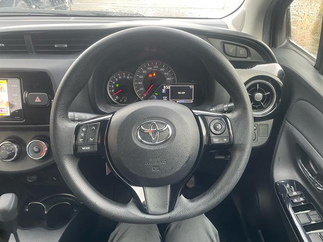 ヴィッツ Ｆ　セーフティーエディションＩＩＩ　４ＷＤ　地デジＴＶナビ　プッシュボタンスタート　スマートキー　アルミホイール　ステアリングスイッチ　トヨタセーフティセンス　ＬＥＤヘッドライト　フォグライト　電動格納ミラー　Ｂｌｕｅｔｏｏｔｈ（5枚目）