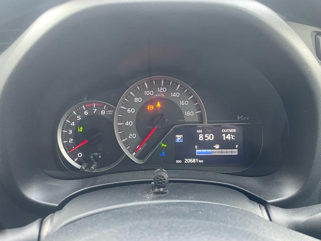 ヴィッツ Ｆ　セーフティーエディションＩＩＩ　４ＷＤ　地デジＴＶナビ　プッシュボタンスタート　スマートキー　アルミホイール　ステアリングスイッチ　トヨタセーフティセンス　ＬＥＤヘッドライト　フォグライト　電動格納ミラー　Ｂｌｕｅｔｏｏｔｈ（11枚目）