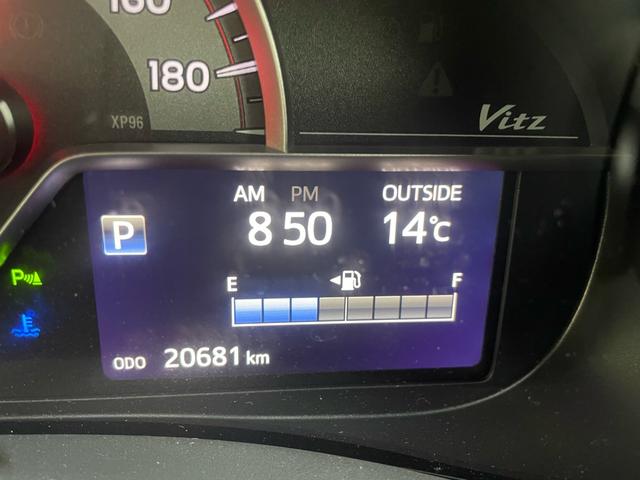 ヴィッツ Ｆ　セーフティーエディションＩＩＩ　４ＷＤ　地デジＴＶナビ　プッシュボタンスタート　スマートキー　アルミホイール　ステアリングスイッチ　トヨタセーフティセンス　ＬＥＤヘッドライト　フォグライト　電動格納ミラー　Ｂｌｕｅｔｏｏｔｈ（12枚目）