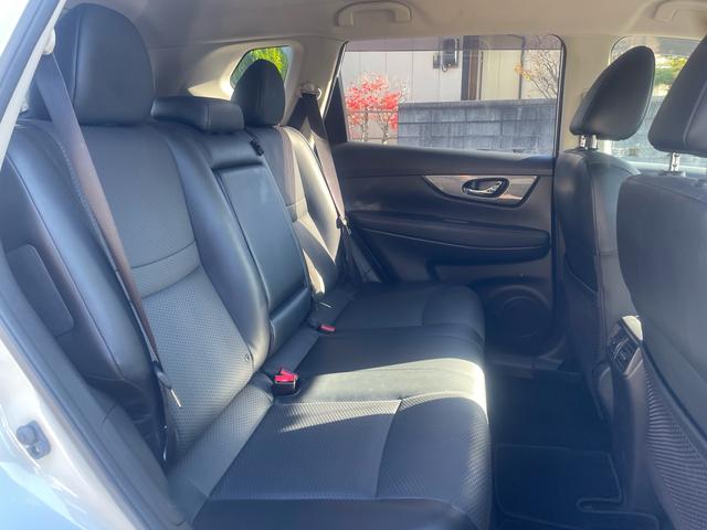 エクストレイル ２０Ｘ　ハイブリッド　エマージェンシーブレーキＰ　４ＷＤ　ＴＶナビ　バックカメラ　フリップダウンモニター　ＥＴＣ　スマートキー　プッシュボタンスタート　エマ―ジェンシーブレーキ　シートヒーター　純正アルミホイール　パワーバックドア　ハイブリッド車（4枚目）