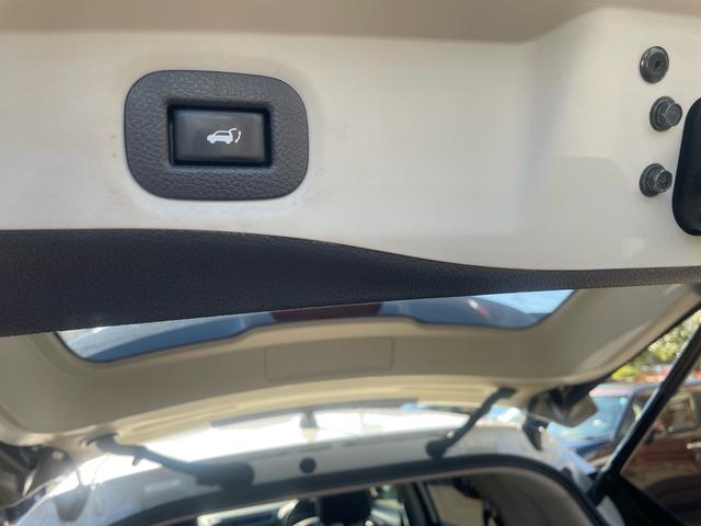 エクストレイル ２０Ｘ　ハイブリッド　エマージェンシーブレーキＰ　４ＷＤ　ＴＶナビ　バックカメラ　フリップダウンモニター　ＥＴＣ　スマートキー　プッシュボタンスタート　エマ―ジェンシーブレーキ　シートヒーター　純正アルミホイール　パワーバックドア　ハイブリッド車（15枚目）