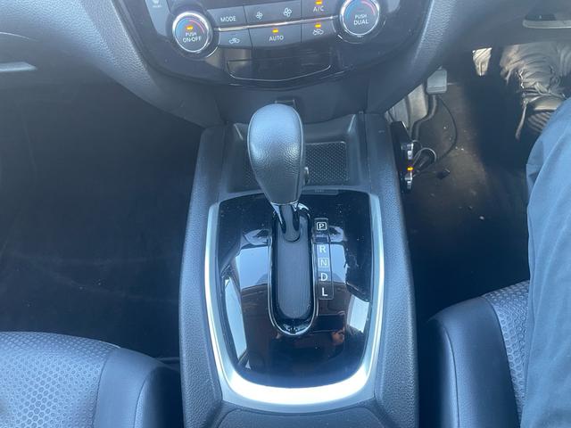 エクストレイル ２０Ｘ　ハイブリッド　エマージェンシーブレーキＰ　４ＷＤ　ＴＶナビ　バックカメラ　フリップダウンモニター　ＥＴＣ　スマートキー　プッシュボタンスタート　エマ―ジェンシーブレーキ　シートヒーター　純正アルミホイール　パワーバックドア　ハイブリッド車（17枚目）