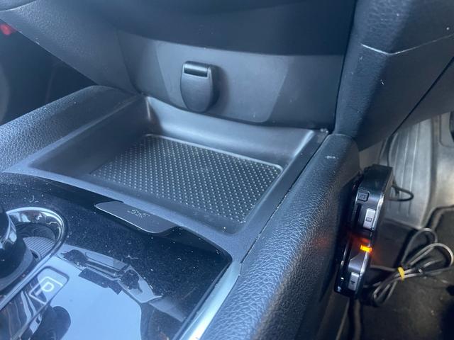 エクストレイル ２０Ｘ　ハイブリッド　エマージェンシーブレーキＰ　４ＷＤ　ＴＶナビ　バックカメラ　フリップダウンモニター　ＥＴＣ　スマートキー　プッシュボタンスタート　エマ―ジェンシーブレーキ　シートヒーター　純正アルミホイール　パワーバックドア　ハイブリッド車（18枚目）