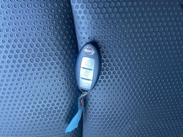 エクストレイル ２０Ｘ　ハイブリッド　エマージェンシーブレーキＰ　４ＷＤ　ＴＶナビ　バックカメラ　フリップダウンモニター　ＥＴＣ　スマートキー　プッシュボタンスタート　エマ―ジェンシーブレーキ　シートヒーター　純正アルミホイール　パワーバックドア　ハイブリッド車（19枚目）