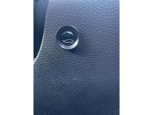 エクストレイル ２０Ｘ　ハイブリッド　エマージェンシーブレーキＰ　４ＷＤ　ＴＶナビ　バックカメラ　フリップダウンモニター　ＥＴＣ　スマートキー　プッシュボタンスタート　エマ―ジェンシーブレーキ　シートヒーター　純正アルミホイール　パワーバックドア　ハイブリッド車（21枚目）