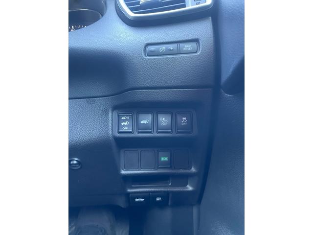 エクストレイル ２０Ｘ　ハイブリッド　エマージェンシーブレーキＰ　４ＷＤ　ＴＶナビ　バックカメラ　フリップダウンモニター　ＥＴＣ　スマートキー　プッシュボタンスタート　エマ―ジェンシーブレーキ　シートヒーター　純正アルミホイール　パワーバックドア　ハイブリッド車（22枚目）