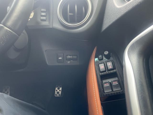 ８６ ＧＴリミテッド　ブラックパッケージ　２ＷＤ　マニュアル　純正地デジナビ　バックカメラ　ブレンボシリンダー　ＴＲＤエアロ＆マフラー　車高調　プッシュボタンスタート　スマートキー　クルーズコントロール　シートヒーター　ハーフレザーシート（10枚目）