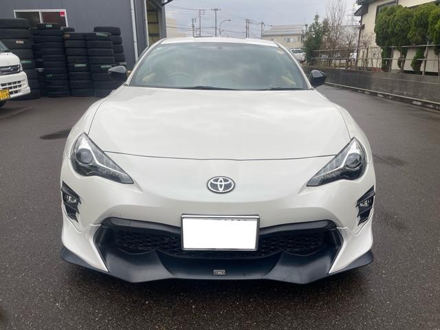 ８６ ＧＴリミテッド　ブラックパッケージ　２ＷＤ　マニュアル　純正地デジナビ　バックカメラ　ブレンボシリンダー　ＴＲＤエアロ＆マフラー　車高調　プッシュボタンスタート　スマートキー　クルーズコントロール　シートヒーター　ハーフレザーシート（15枚目）