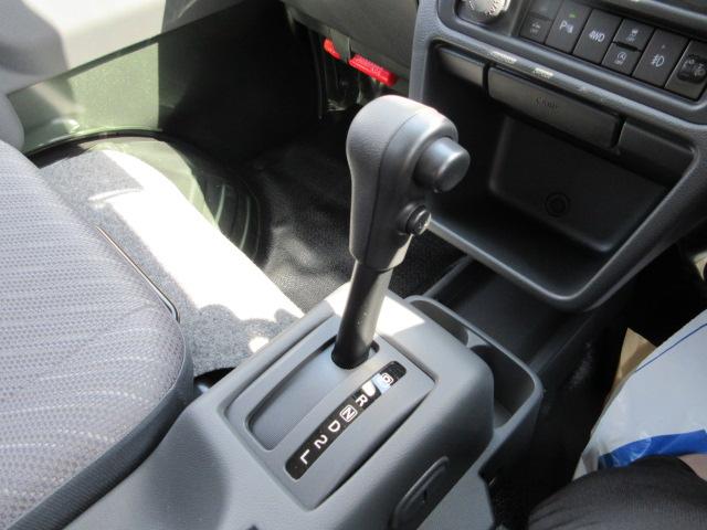スーパーキャリイ Ｘリミテッド　４ＷＤ　カロッツェリアナビ　フルセグＴＶ　ｂｌｕｅｔｏｏｔｈ　ＬＥＤライト　デュアルカメラブレーキサポート　マット　バイザー付　アッパーメンバーガード付　荷台マット５ｍｍ付　新車保証継承付（12枚目）