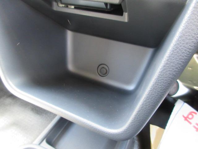 スーパーキャリイ Ｘリミテッド　４ＷＤ　カロッツェリアナビ　フルセグＴＶ　ｂｌｕｅｔｏｏｔｈ　ＬＥＤライト　デュアルカメラブレーキサポート　マット　バイザー付　アッパーメンバーガード付　荷台マット５ｍｍ付　新車保証継承付（18枚目）