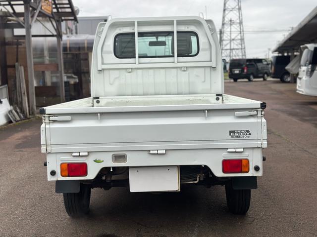 キャリイトラック KCエアコン・パワステ 4WD エアコン パワステ MT マニュアル車 スペアキー付き 純正ラジオ FM AM 車検R8年4月まで 自社保証付き 社外アルミ 純正フロアマット(6枚目)