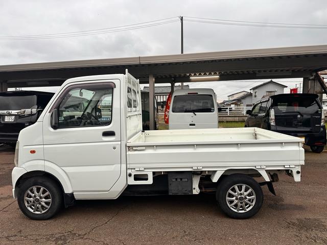 キャリイトラック KCエアコン・パワステ 4WD エアコン パワステ MT マニュアル車 スペアキー付き 純正ラジオ FM AM 車検R8年4月まで 自社保証付き 社外アルミ 純正フロアマット(8枚目)