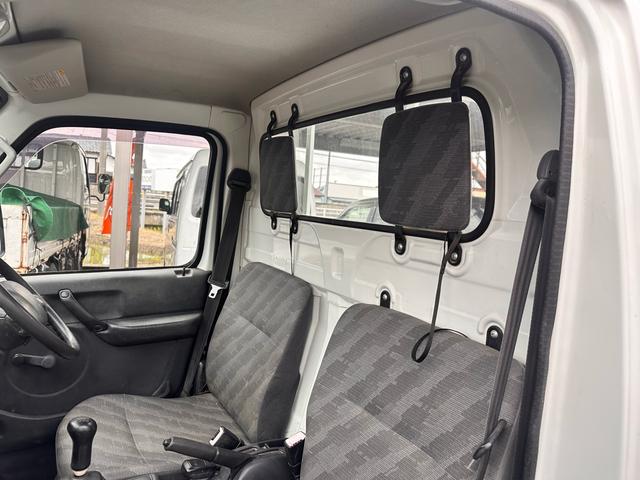 キャリイトラック KCエアコン・パワステ 4WD エアコン パワステ MT マニュアル車 スペアキー付き 純正ラジオ FM AM 車検R8年4月まで 自社保証付き 社外アルミ 純正フロアマット(21枚目)