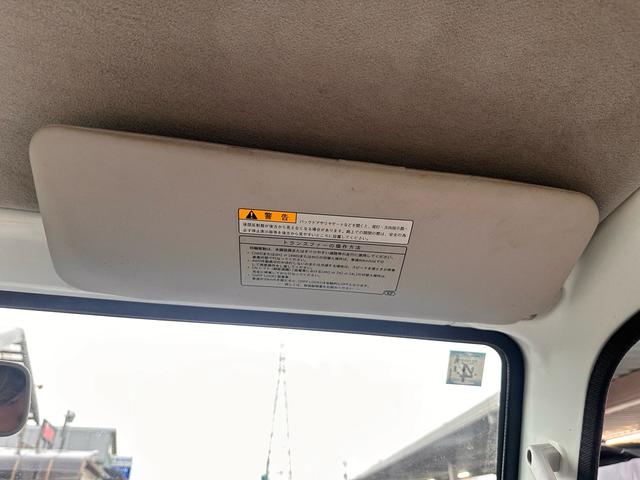 キャリイトラック KCエアコン・パワステ 4WD エアコン パワステ MT マニュアル車 スペアキー付き 純正ラジオ FM AM 車検R8年4月まで 自社保証付き 社外アルミ 純正フロアマット(27枚目)