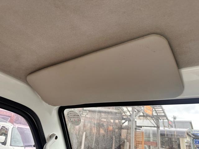 キャリイトラック KCエアコン・パワステ 4WD エアコン パワステ MT マニュアル車 スペアキー付き 純正ラジオ FM AM 車検R8年4月まで 自社保証付き 社外アルミ 純正フロアマット(28枚目)