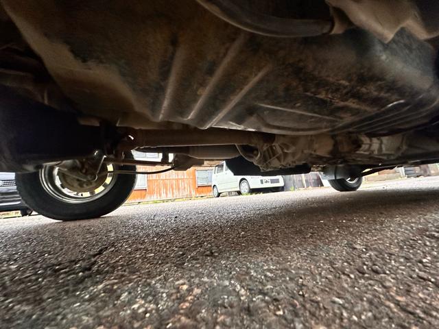 キャリイトラック KCエアコン・パワステ 4WD エアコン パワステ MT マニュアル車 スペアキー付き 純正ラジオ FM AM 車検R8年4月まで 自社保証付き 社外アルミ 純正フロアマット(34枚目)