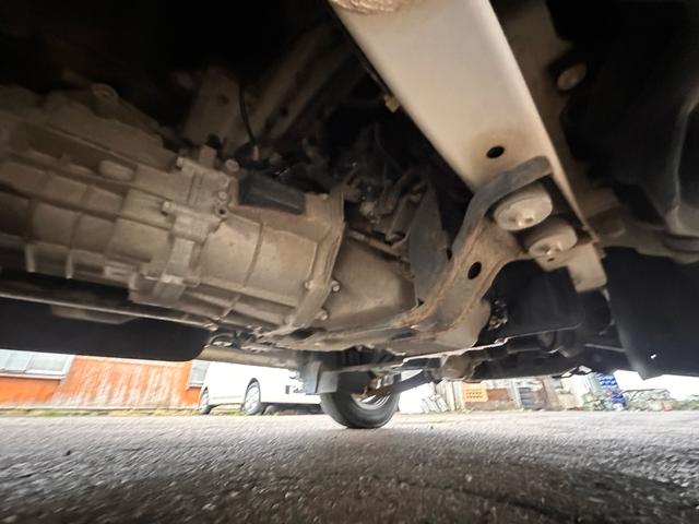 キャリイトラック KCエアコン・パワステ 4WD エアコン パワステ MT マニュアル車 スペアキー付き 純正ラジオ FM AM 車検R8年4月まで 自社保証付き 社外アルミ 純正フロアマット(36枚目)