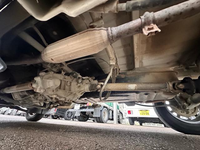 キャリイトラック KCエアコン・パワステ 4WD エアコン パワステ MT マニュアル車 スペアキー付き 純正ラジオ FM AM 車検R8年4月まで 自社保証付き 社外アルミ 純正フロアマット(42枚目)