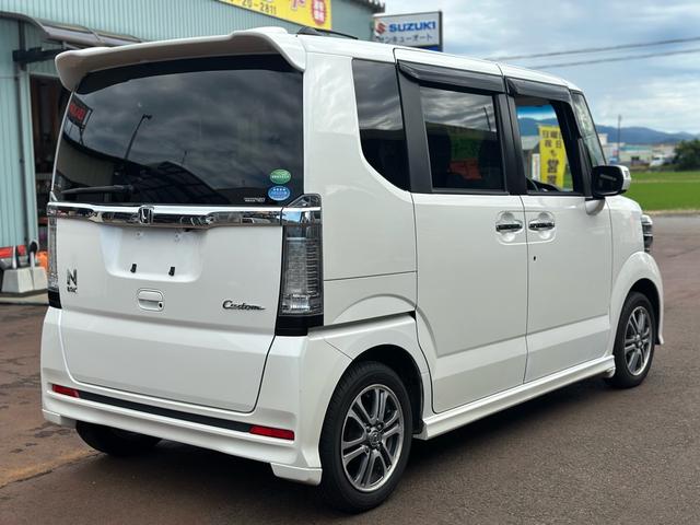 Ｎ－ＢＯＸカスタム Ｇ・Ｌパッケージ　車検整備付き　純正ＡＷ　純正９インチナビ　Ｂｌｕｅｔｏｏｔｈ　バックカメラ　フルセグＴＶ　ＳＤ　左側パワースライドドア　リア席サンシェード　ＥＴＣ車載器　ＨＩＤライト　オートライト　自社保証付き（2枚目）