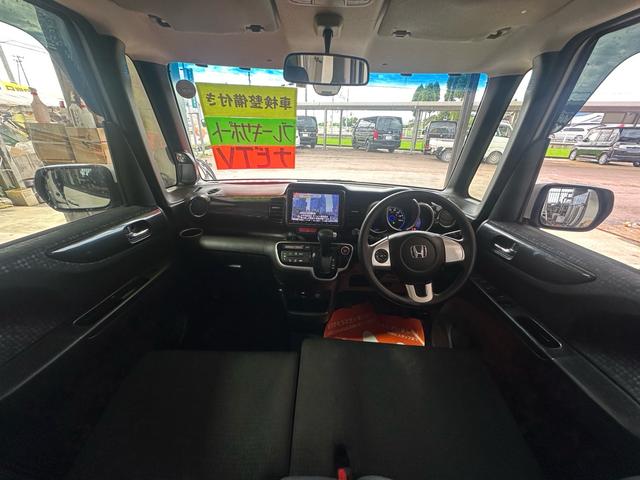 Ｎ－ＢＯＸカスタム Ｇ・Ｌパッケージ　車検整備付き　純正ＡＷ　純正９インチナビ　Ｂｌｕｅｔｏｏｔｈ　バックカメラ　フルセグＴＶ　ＳＤ　左側パワースライドドア　リア席サンシェード　ＥＴＣ車載器　ＨＩＤライト　オートライト　自社保証付き（3枚目）