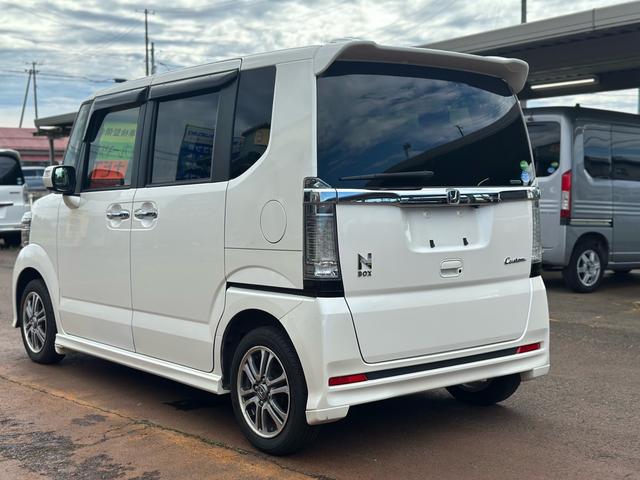 Ｎ－ＢＯＸカスタム Ｇ・Ｌパッケージ　車検整備付き　純正ＡＷ　純正９インチナビ　Ｂｌｕｅｔｏｏｔｈ　バックカメラ　フルセグＴＶ　ＳＤ　左側パワースライドドア　リア席サンシェード　ＥＴＣ車載器　ＨＩＤライト　オートライト　自社保証付き（7枚目）