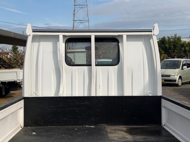 タイタンダッシュ シングルワイドローＤＸ　車検Ｒ８年４月まで　切り替え４ＷＤ　ＭＴ　純正オーディオ　電動格納ミラー　エアコン　パワーステアリング　ＨＩＤヘッドライト　ＥＴＣ車載器　シングルタイヤ　新免許対応車（12枚目）