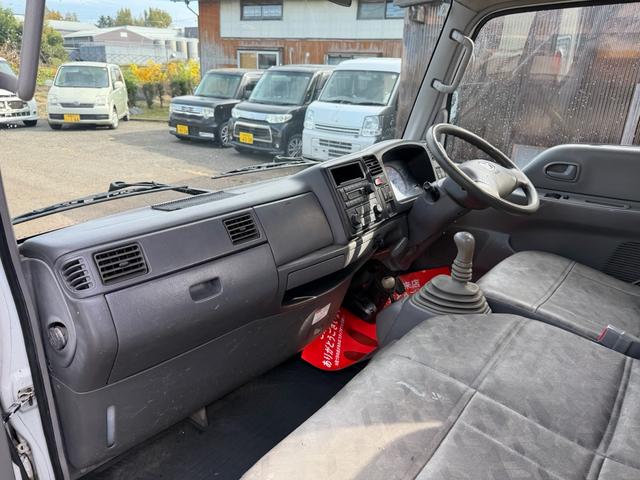 タイタンダッシュ シングルワイドローＤＸ　車検Ｒ８年４月まで　切り替え４ＷＤ　ＭＴ　純正オーディオ　電動格納ミラー　エアコン　パワーステアリング　ＨＩＤヘッドライト　ＥＴＣ車載器　シングルタイヤ　新免許対応車（19枚目）